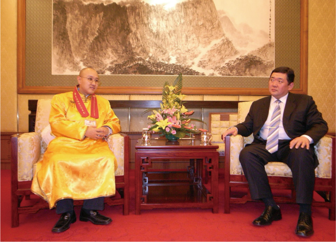 應溫家寶總理的邀請蒙古國總理米耶貢布·恩赫包勒德到訪中國於北京釣魚臺國賓18號樓會見了拿督斯里吴罡豪教授
