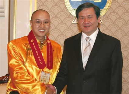 與蒙古國第三任總統那木巴爾·恩赫巴亞爾會晤合影
